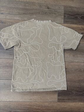 Short Sleeve Tee in Taupe with White Stitch Detail